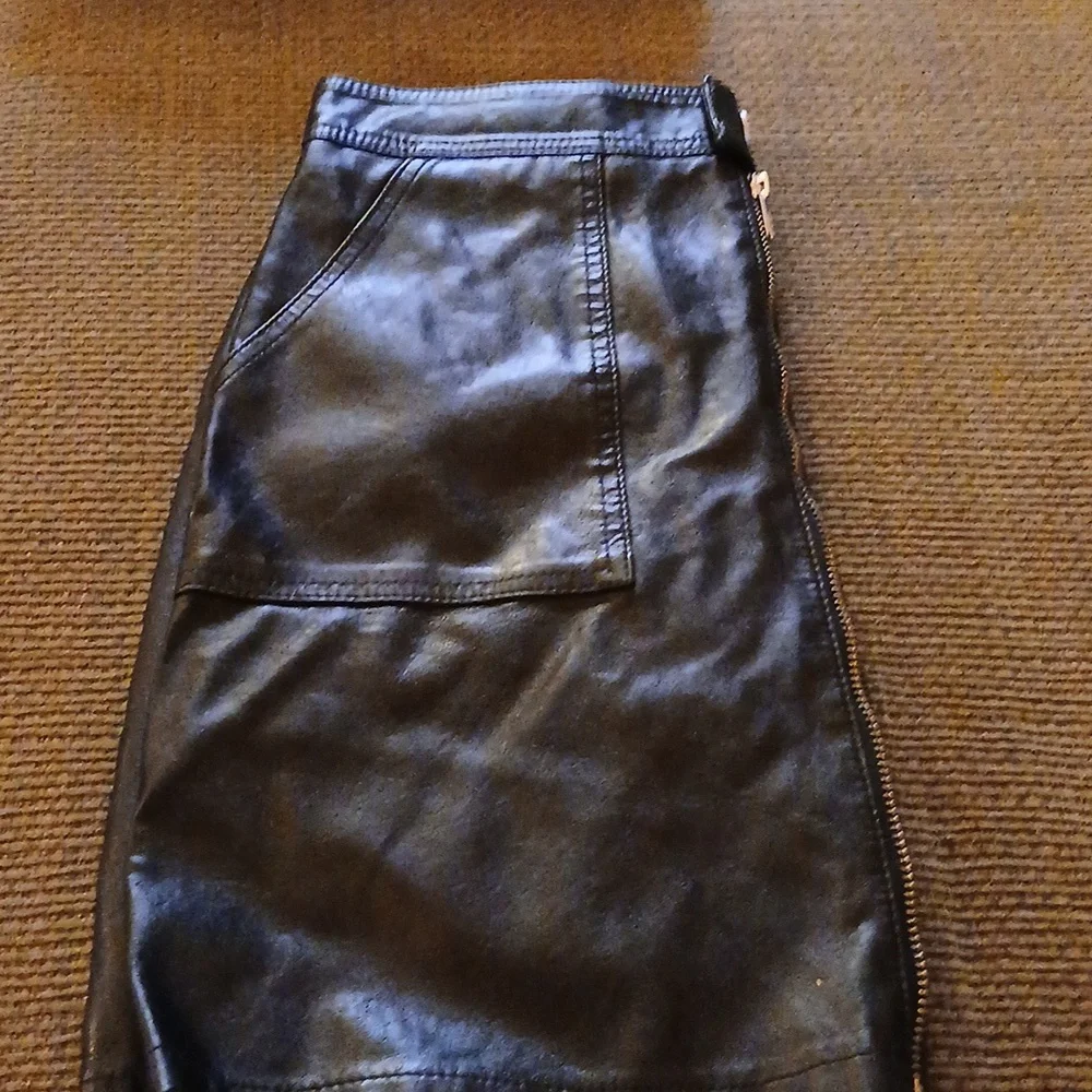 Leather mini - Picture 2 of 4